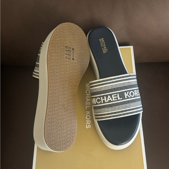 Michael Kors Black and White Slide beach/summer sandals, Sandals - Picture 3 of 4